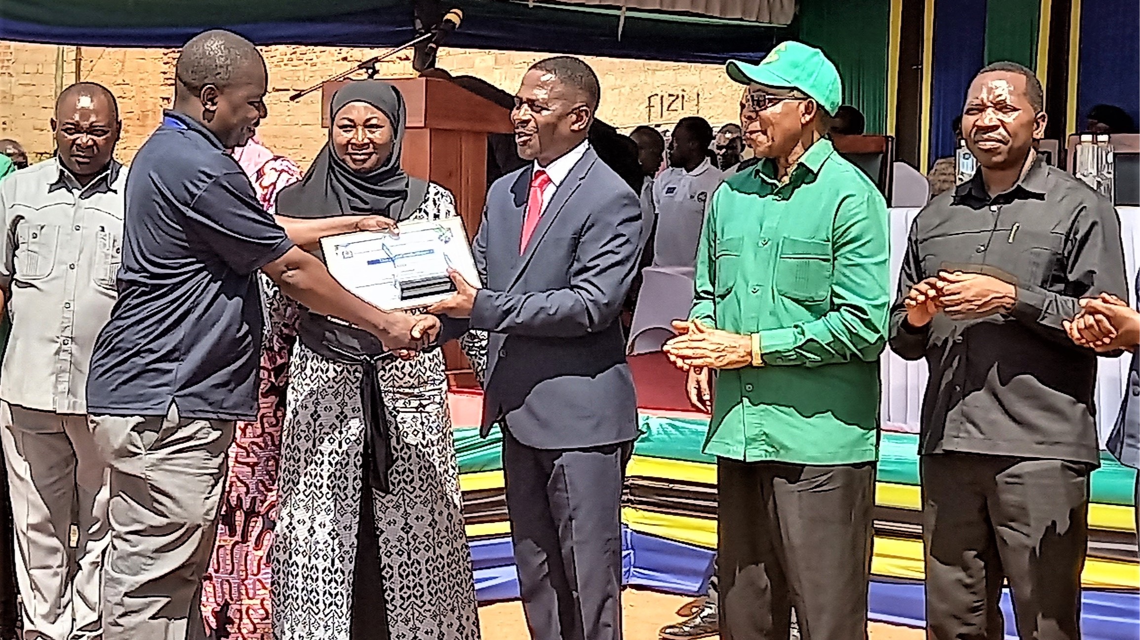 TASAF yapata Tuzo ya nafasi ya Kwanza katika Maonesho ya Mifuko na Programu za Uwezeshaji Wananchi Kiuchumi yaliyofanyika katika Kiwanja cha Mwanga Community Centre, Kigoma